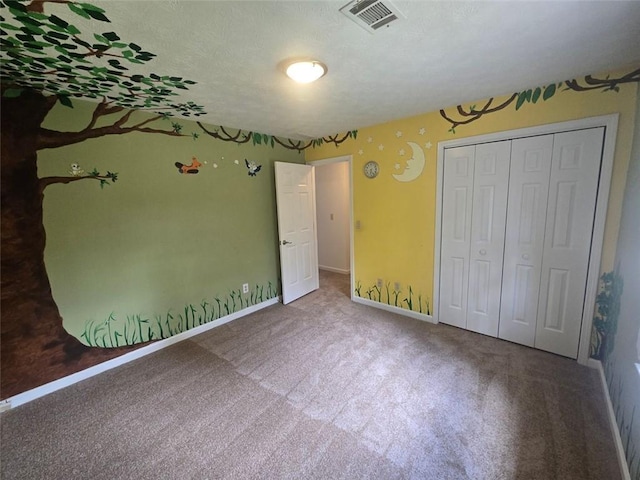 639 Royal Abbey Dr, Stone Mountain, GA 30088 - unfurnished bedroom featuring carpet floors, a closet, baseboards, and a textured ceiling