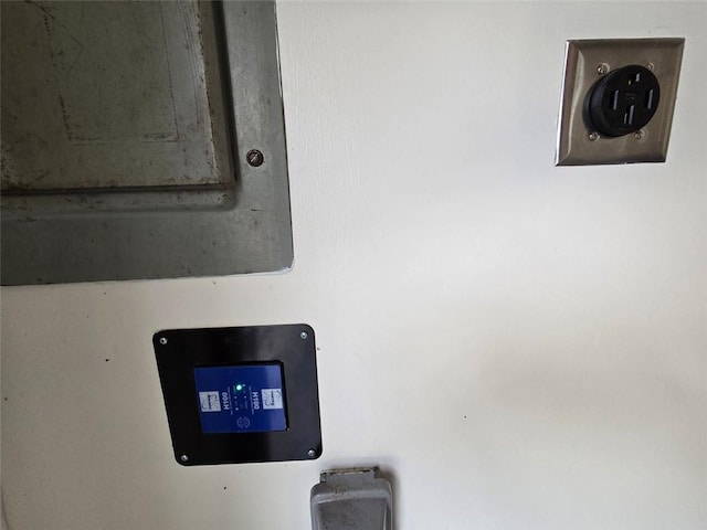 639 Royal Abbey Dr, Stone Mountain, GA 30088 - detailed view of electric panel