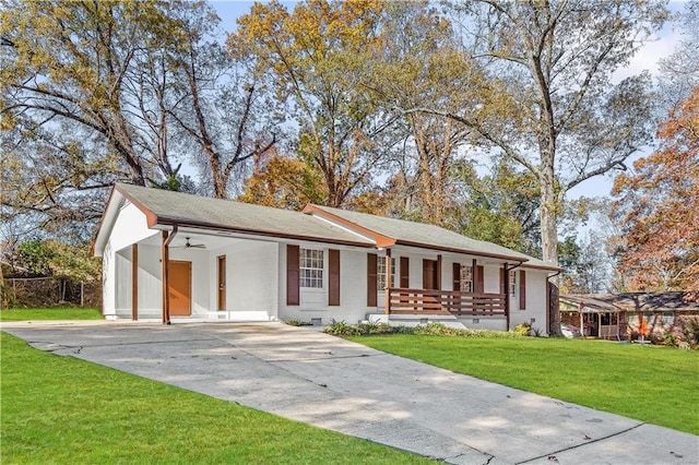 ranch-style home with a porch, ceiling fan, and a front lawn