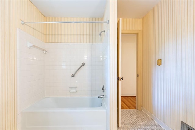 5287 Vernon Lake Dr, Atlanta, GA 30338 - full bathroom featuring washtub / shower combination, baseboards, and wallpapered walls