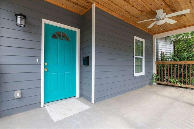 property entrance with covered porch and ceiling fan