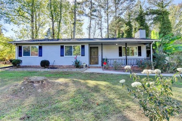 ranch-style house featuring a front lawn