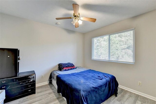 bedroom featuring light hardwood / wood-style floors and ceiling fan