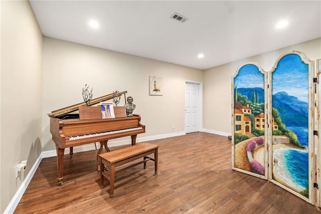 sitting room featuring baseboards, visible vents, recessed lighting, and wood finished floors