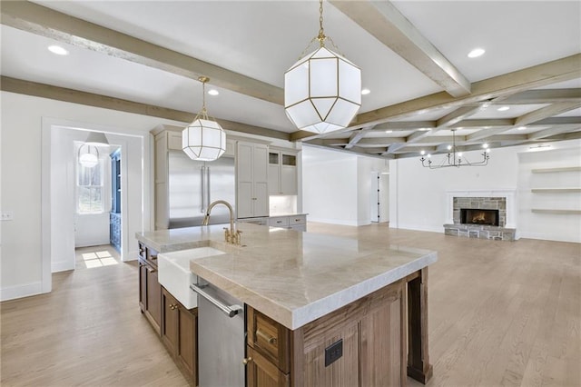 kitchen featuring decorative light fixtures, sink, and a spacious island