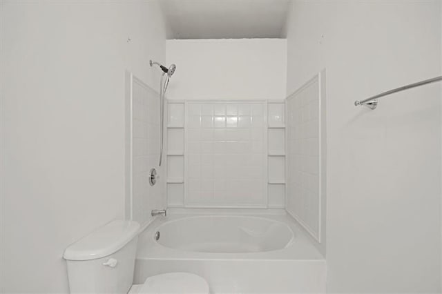 bathroom featuring toilet and washtub / shower combination