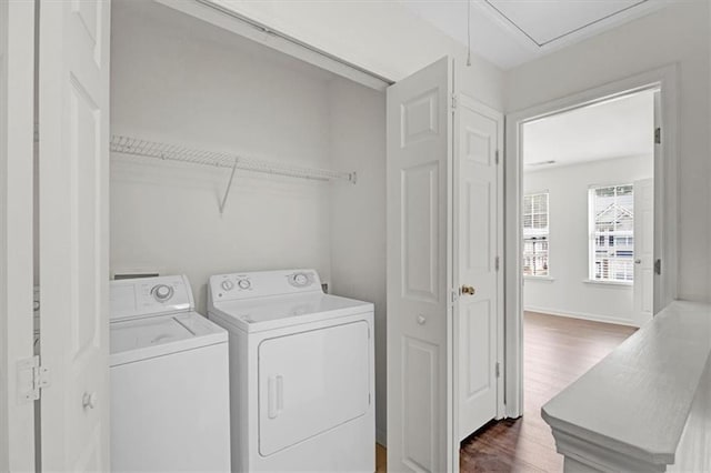 washroom with washing machine and clothes dryer, laundry area, baseboards, and dark wood-style flooring