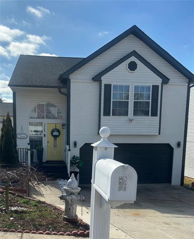 view of front of home featuring a garage