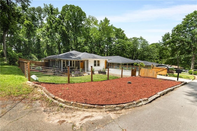 view of front of property with driveway