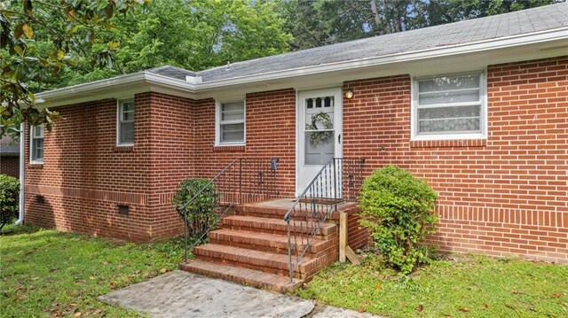 216 Coosawattee Ave SW, Rome, GA 30165 - view of front of house featuring crawl space, brick siding, and a front lawn