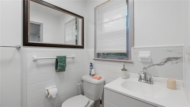 216 Coosawattee Ave SW, Rome, GA 30165 - bathroom featuring tile walls, toilet, vanity, and a wainscoted wall