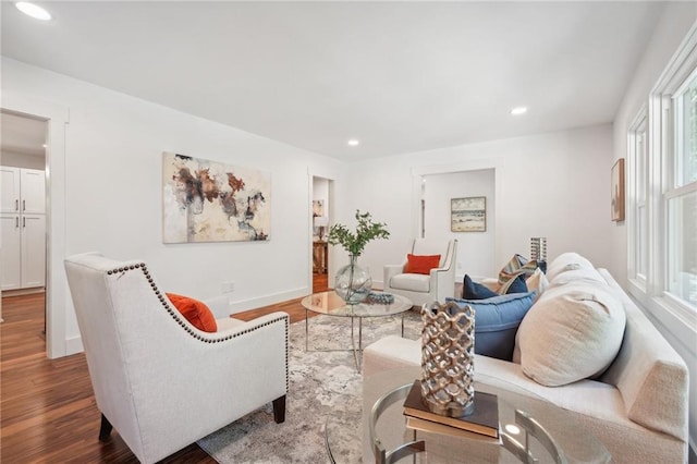 living area featuring recessed lighting, wood finished floors, and baseboards