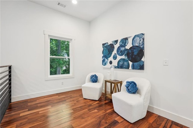 living area with visible vents, recessed lighting, baseboards, and wood finished floors