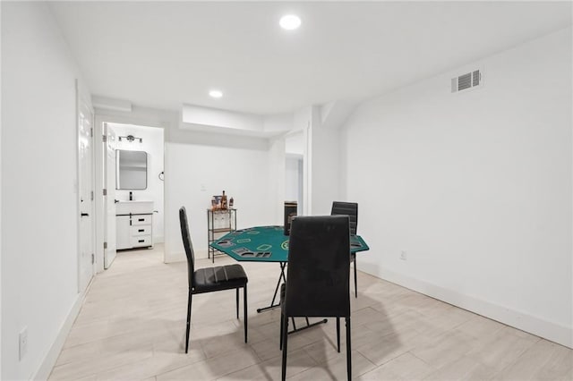 dining room featuring recessed lighting, visible vents, and baseboards