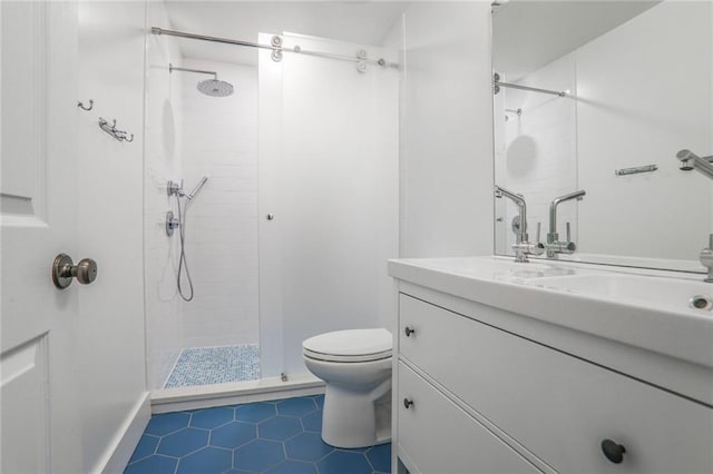 3323 Lancing Ct, Duluth, GA 30096 - bathroom featuring toilet, vanity, a tile shower, and tile patterned floors