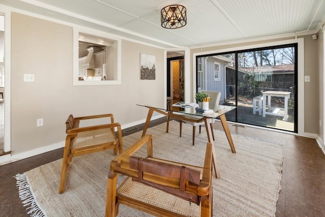 dining space featuring visible vents and baseboards