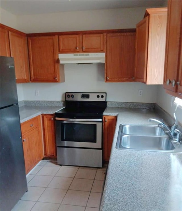 1017 Wheel House Ln Unit C, Monroe, GA 30655 - kitchen featuring under cabinet range hood, stainless steel electric range oven, freestanding refrigerator, a sink, and brown cabinets