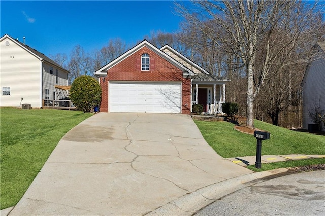 view of front of house featuring a front lawn