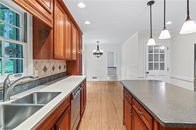 870 Richmond Hill Dr, Marietta, GA 30068 - kitchen featuring a sink, stainless steel dishwasher, backsplash, a chandelier, and crown molding