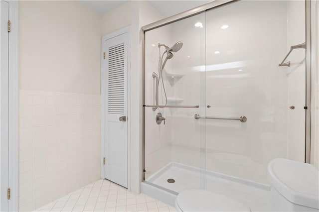 870 Richmond Hill Dr, Marietta, GA 30068 - full bath with toilet, a shower stall, tile walls, tile patterned floors, and a closet
