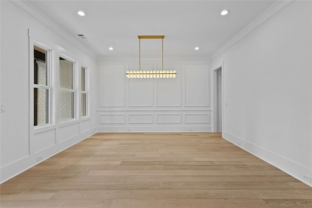 unfurnished dining area featuring light wood-type flooring, recessed lighting, visible vents, and ornamental molding