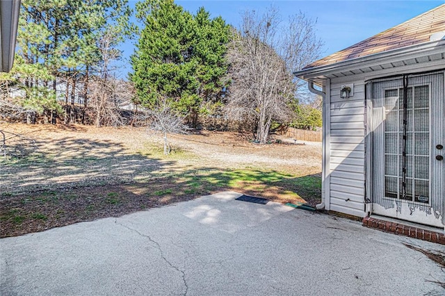 view of yard with a patio area