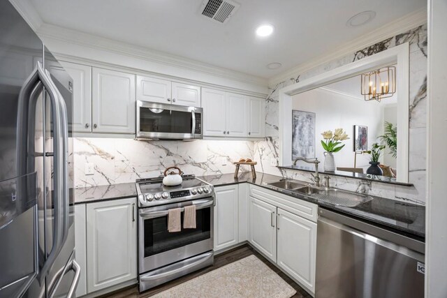 dining space with dark wood-style flooring and crown molding