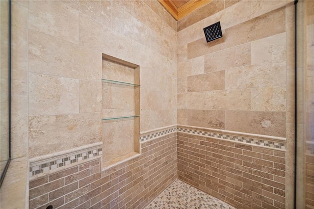 bathroom featuring a tile shower