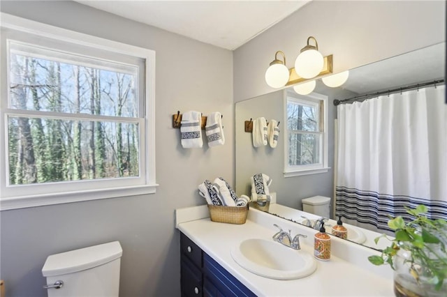 full bathroom with vanity, curtained shower, and toilet