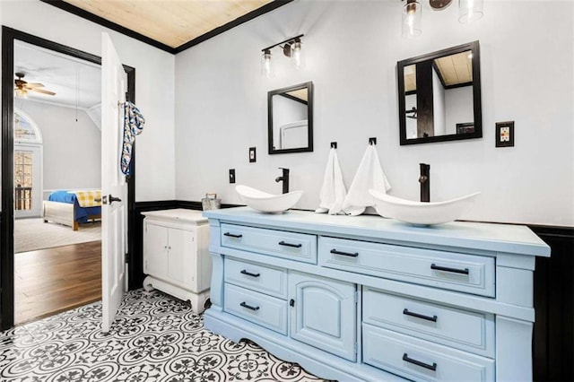 ensuite bathroom featuring ensuite bath, a ceiling fan, ornamental molding, vaulted ceiling, and a sink