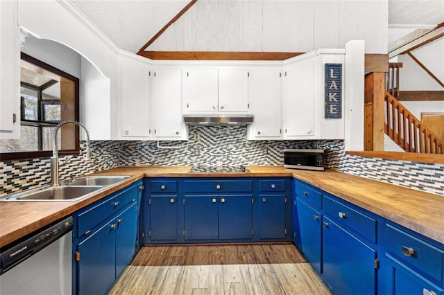 kitchen with a sink, under cabinet range hood, crown molding, light wood finished floors, and stainless steel appliances