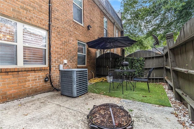 115 Winding River Dr Unit B, Atlanta, GA 30350 - fenced backyard with a fire pit, a patio area, and a gate