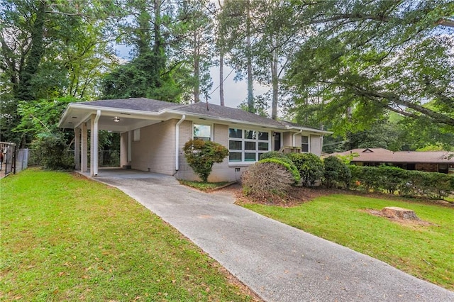 view of front of house featuring a front lawn and a carport