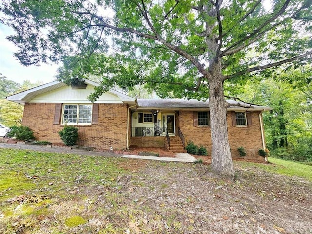 ranch-style home featuring a porch