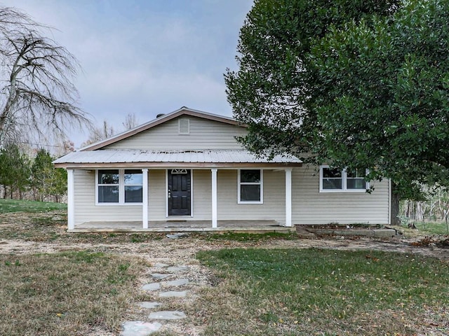 view of front of home featuring a front lawn and a porch