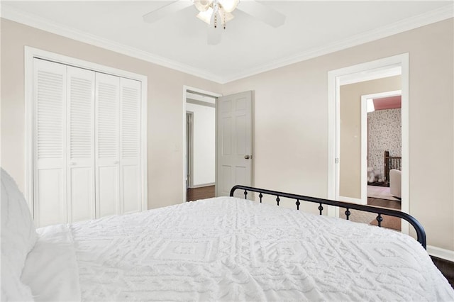 bedroom featuring ceiling fan, a closet, and crown molding