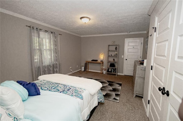 bedroom featuring light carpet and a textured ceiling