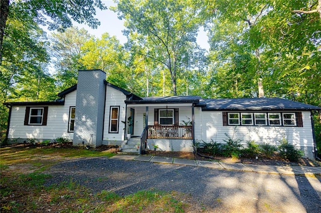 view of front of home with covered porch