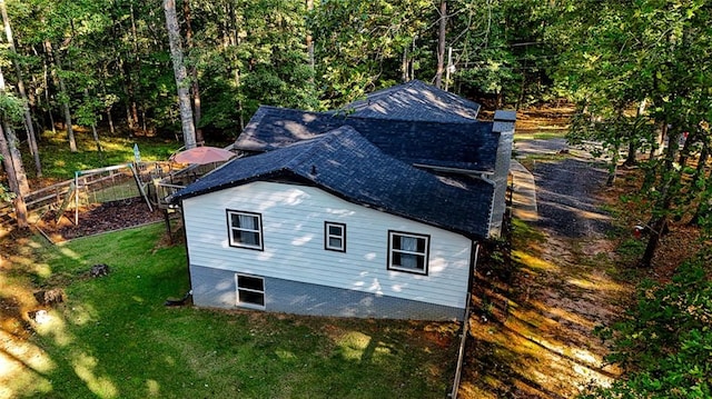 view of side of property featuring a yard