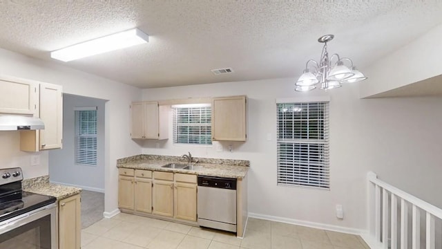 kitchen with appliances with stainless steel finishes, a sink, a textured ceiling, a chandelier, and under cabinet range hood