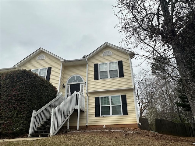 split foyer home featuring fence