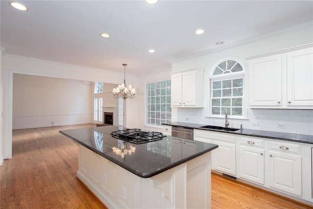 5010 Bonnie Way, Roswell, GA 30075 - kitchen with black gas cooktop, a sink, open floor plan, crown molding, and white cabinets