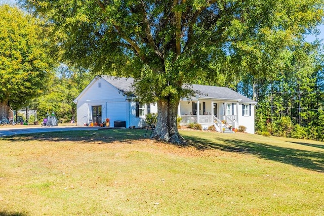 view of front facade with a front yard and a porch