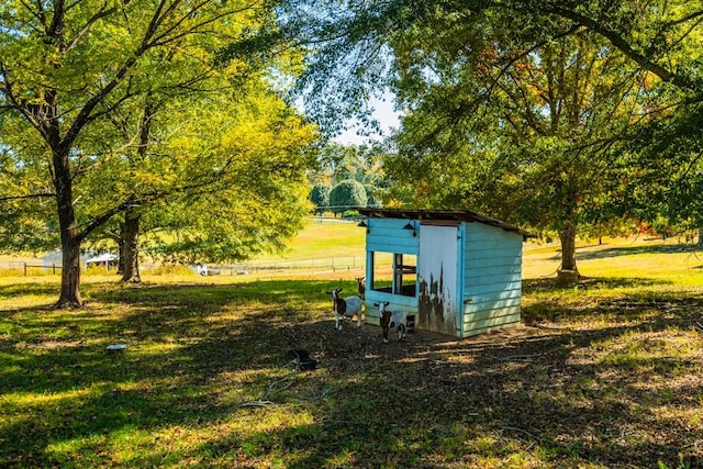 view of outdoor structure featuring a yard