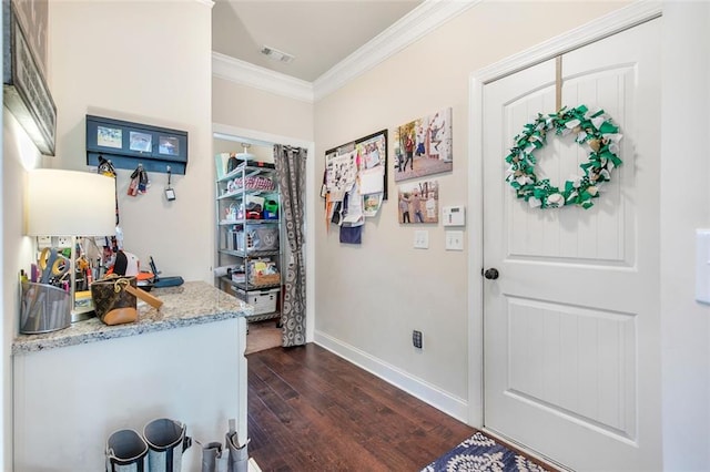 466 Sweet Apple Ln, Buford, GA 30518 - foyer featuring dark wood-style floors, crown molding, and baseboards