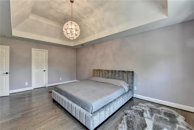 9440 Knollcrest Blvd, Alpharetta, GA 30022 - bedroom with a tray ceiling, a chandelier, baseboards, and wood finished floors