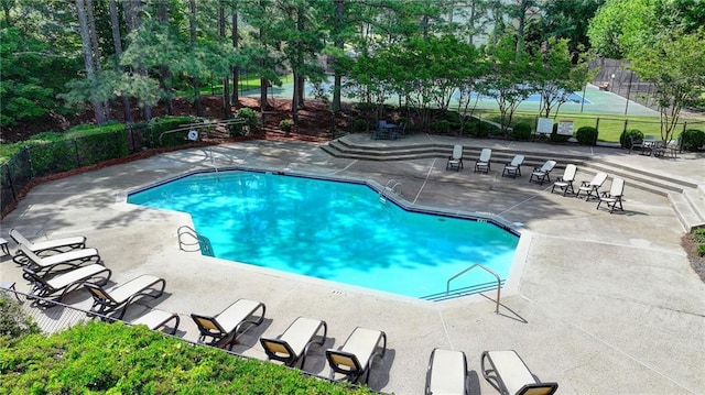 9440 Knollcrest Blvd, Alpharetta, GA 30022 - community pool with a patio area