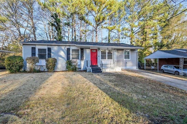 single story home featuring a carport and a front lawn