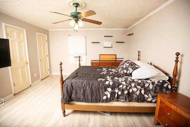 bedroom featuring a textured ceiling, light hardwood / wood-style floors, ornamental molding, and ceiling fan