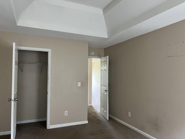 6157 Redtop Loop, Fairburn, GA 30213 - unfurnished bedroom featuring a tray ceiling, carpet floors, and a closet
